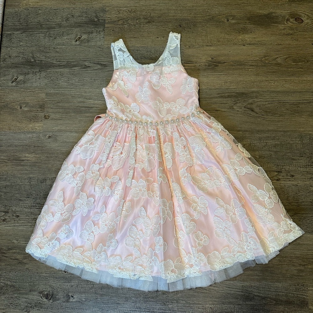 Couture Princess. Elegant Floral Lace Kids Dress in Pink and White.